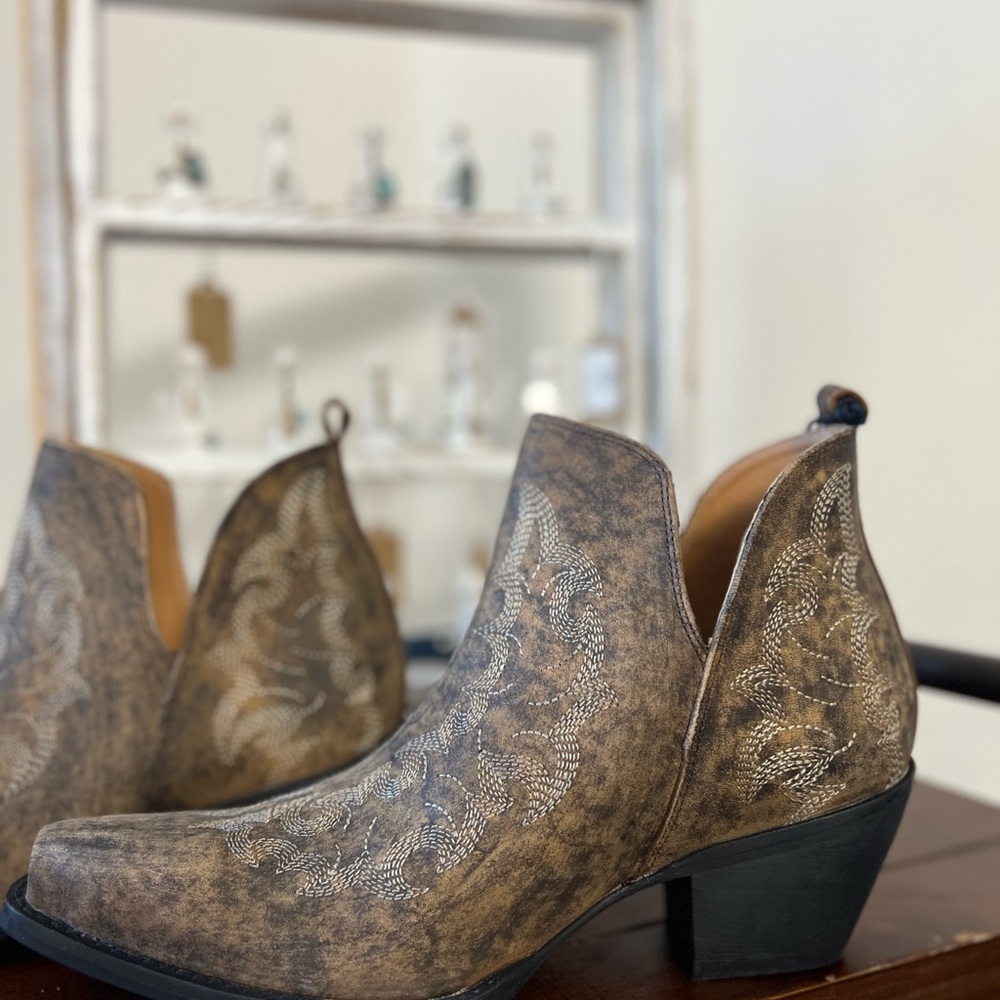 Western Chic! Bronze Brown Ankle Cowboy Boots Stitched Tan Fall Trend - Picture 8 of 15